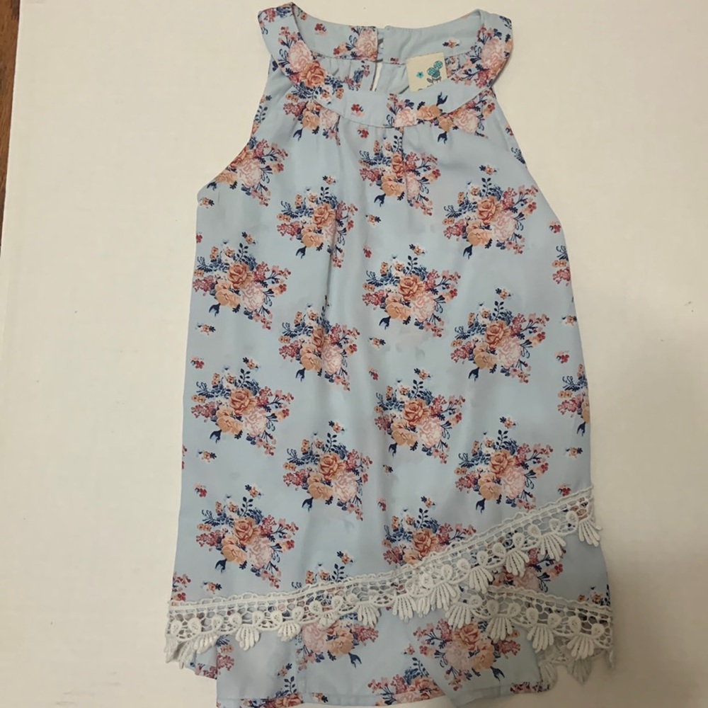 Lily Bleu floral design top!